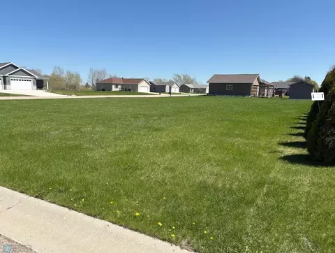 706 10th St, Frazee, MN 56544