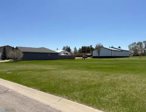 905 Red Willow Dr, Frazee, MN 56544