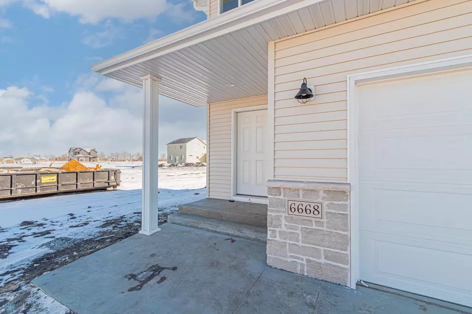  6668 Belding Dr S, Fargo, ND 58104 photo 2