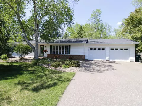 1901 Chestnut Dr, Hudson, WI 54016