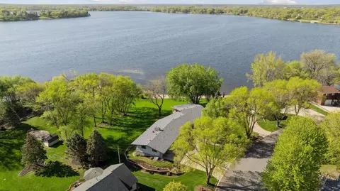 137 Fairlawn Ave E, Winsted, MN 55395