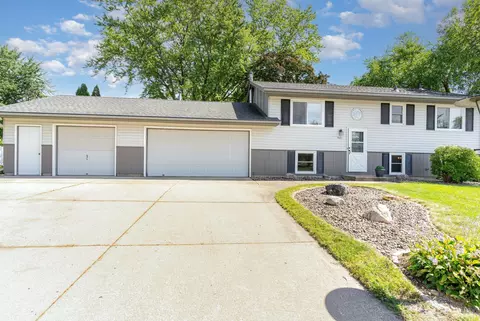 921 Beacon Ln, Apple Valley, MN 55124