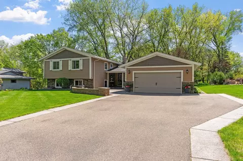16520 Lake Ridge Dr, Maple Grove, MN 55311