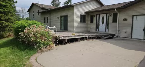 1075 W Wayzata Blvd, Long Lake, MN 55356