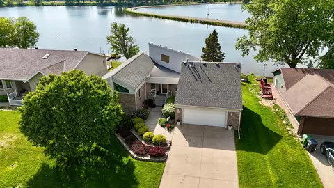 1976 Bay St, Worthington, MN 56187