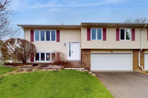 8401 W 100th St, Bloomington, MN 55438