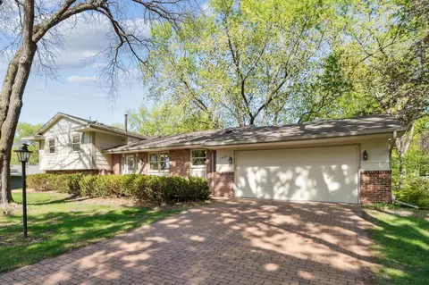 5832 Creek Valley Rd, Edina, MN 55439