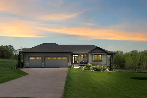 10343 Southern Oaks Dr, Lakeville, MN 55044