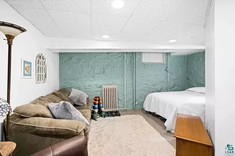 Bedroom - 6029 London Rd, Duluth, MN 55804 photo 1 of 4