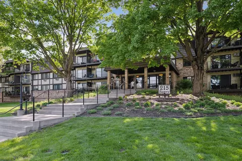 215 Barry Ave S #306, Wayzata, MN 55391