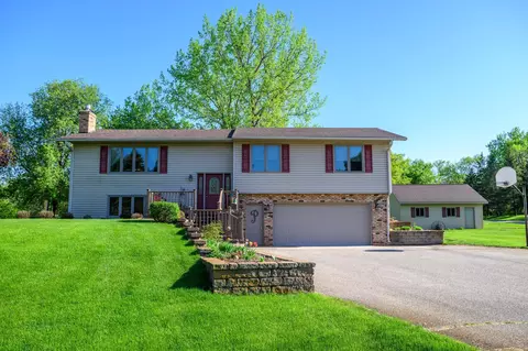 2914 Crestwood Dr NE, Alexandria, MN 56308