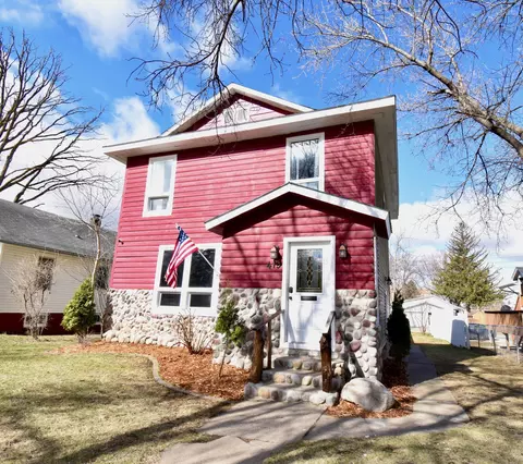 419 5th St NE, Staples, MN 56479