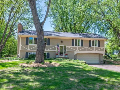12875 Castleview Ct, Minnetonka, MN 55305