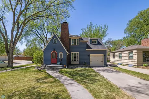1449 10th St S, Fargo, ND 58103