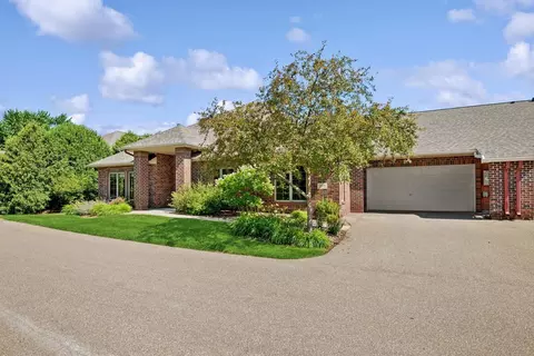 217 W Canyon Dr, Hudson, WI 54016