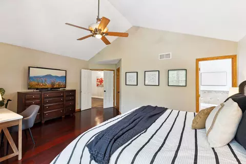 Bedroom - 5840 Three Oaks Ave, Maple Plain, MN 55359 photo 2 of 5