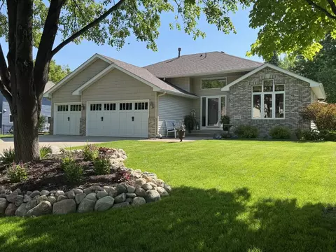 6513 Fawn Ln, Lino Lakes, MN 55014
