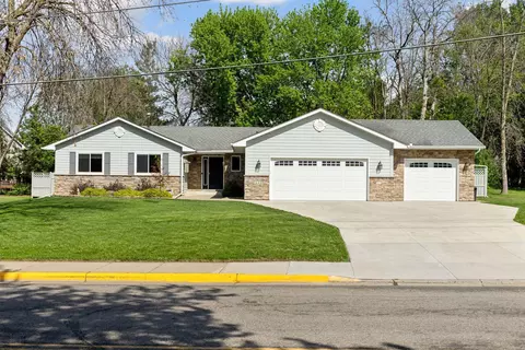 1445 Bay Dr SE, Forest Lake, MN 55025