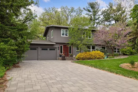 154 Woodland Dr, Burnsville, MN 55337