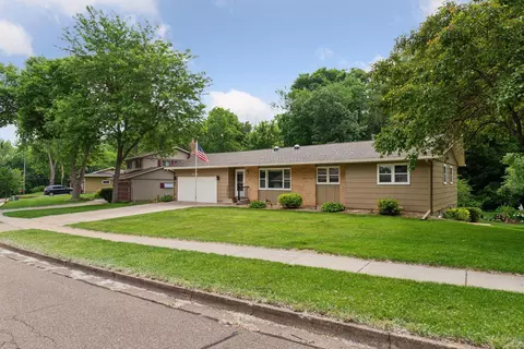 1535 Woodland Dr, Red Wing, MN 55066