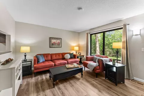 5962 Fernwood St, Shoreview, MN 55126