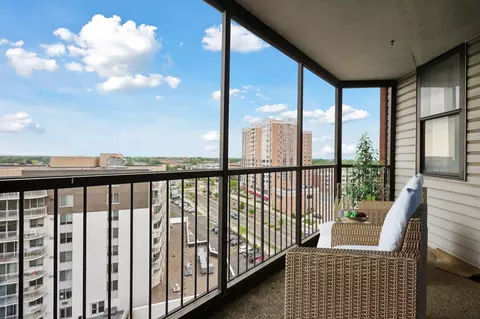 6500 Woodlake Dr #1004, Richfield, MN 55423