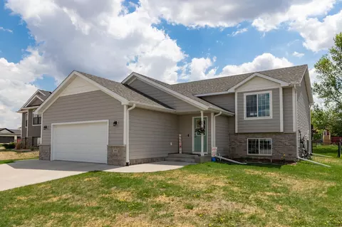 802 10th St NE, Kasson, MN 55944