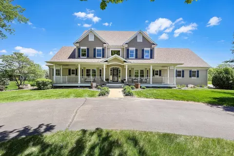 18995 Edgewood Ln, Prior Lake, MN 55372