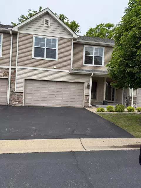 446 Stonewood Ln, Burnsville, MN 55306