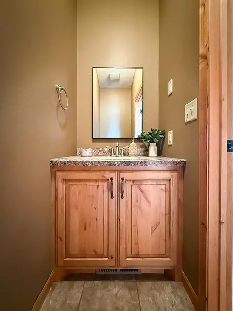 Bath - 1555 Dickson Dr, Hendricks, MN 56136 photo 4 of 11