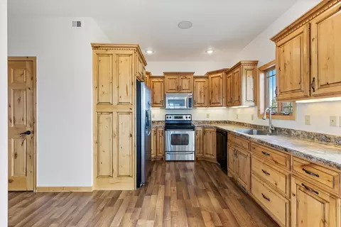 Kitchen - 1555 Dickson Dr, Hendricks, MN 56136 photo 4 of 6