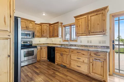 Kitchen - 1555 Dickson Dr, Hendricks, MN 56136 photo 2 of 6