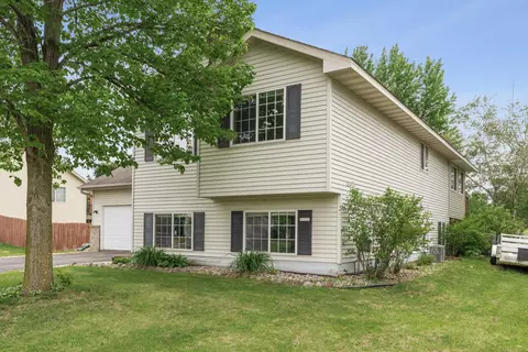 809 E Orchard St, Belle Plaine, MN 56011
