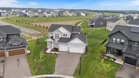 10082 Arrowwood Trl, Woodbury, MN 55129