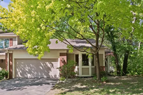 1600 Summit Shores Cir, Burnsville, MN 55306