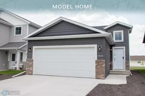1464 69th Ave S, Fargo, ND 58104