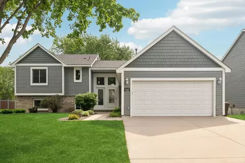542 Hyde Ave N, Mahtomedi, MN 55115
