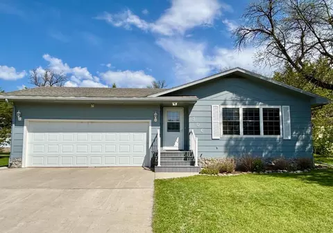 306 3rd St, Stephen, MN 56757