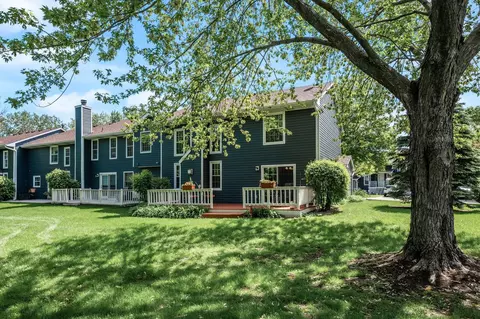 2333 Grange Ave N, Oakdale, MN 55128