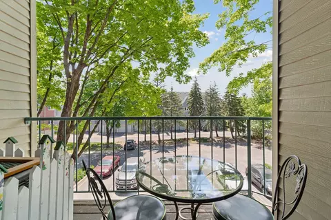 32 11th Ave S #204, Hopkins, MN 55343