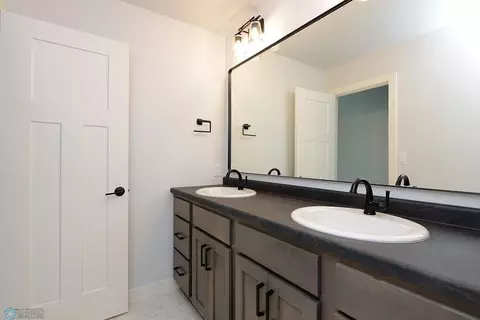 Bath - 7358 30th St S, Fargo, ND 58104 photo 7 of 9