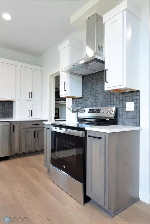 Kitchen - 7358 30th St S, Fargo, ND 58104 photo 8 of 8