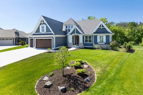 5980 Prestwick Ct, Excelsior, MN 55331 photo 2