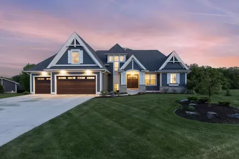 5980 Prestwick Ct, Shorewood, MN 55331