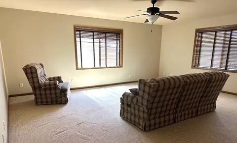 Living - 413 River Bluff Dr, Windom, MN 56101 photo 2 of 4