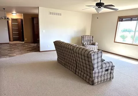 Living - 413 River Bluff Dr, Windom, MN 56101 photo 3 of 4
