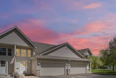 5678 Sherman Oaks Rd, Stacy, MN 55079