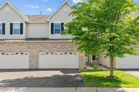 1353 White Oak Dr, Chaska, MN 55318