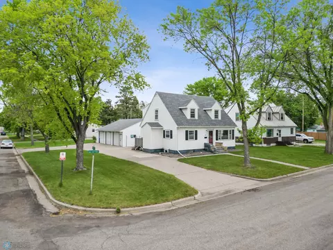 1204 12th Ave N, Moorhead, MN 56560
