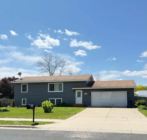 310 S Chestnut St, Belle Plaine, MN 56011